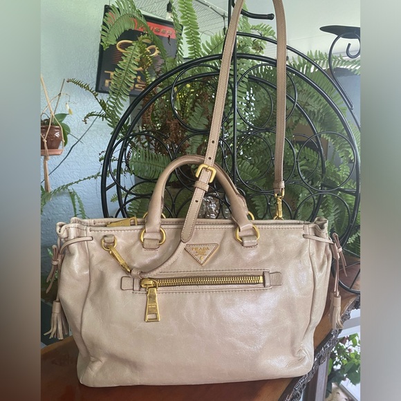 PRADA Vitello Leather Lux Satchel W/COA and Prada Authenticity - Picture 1 of 16